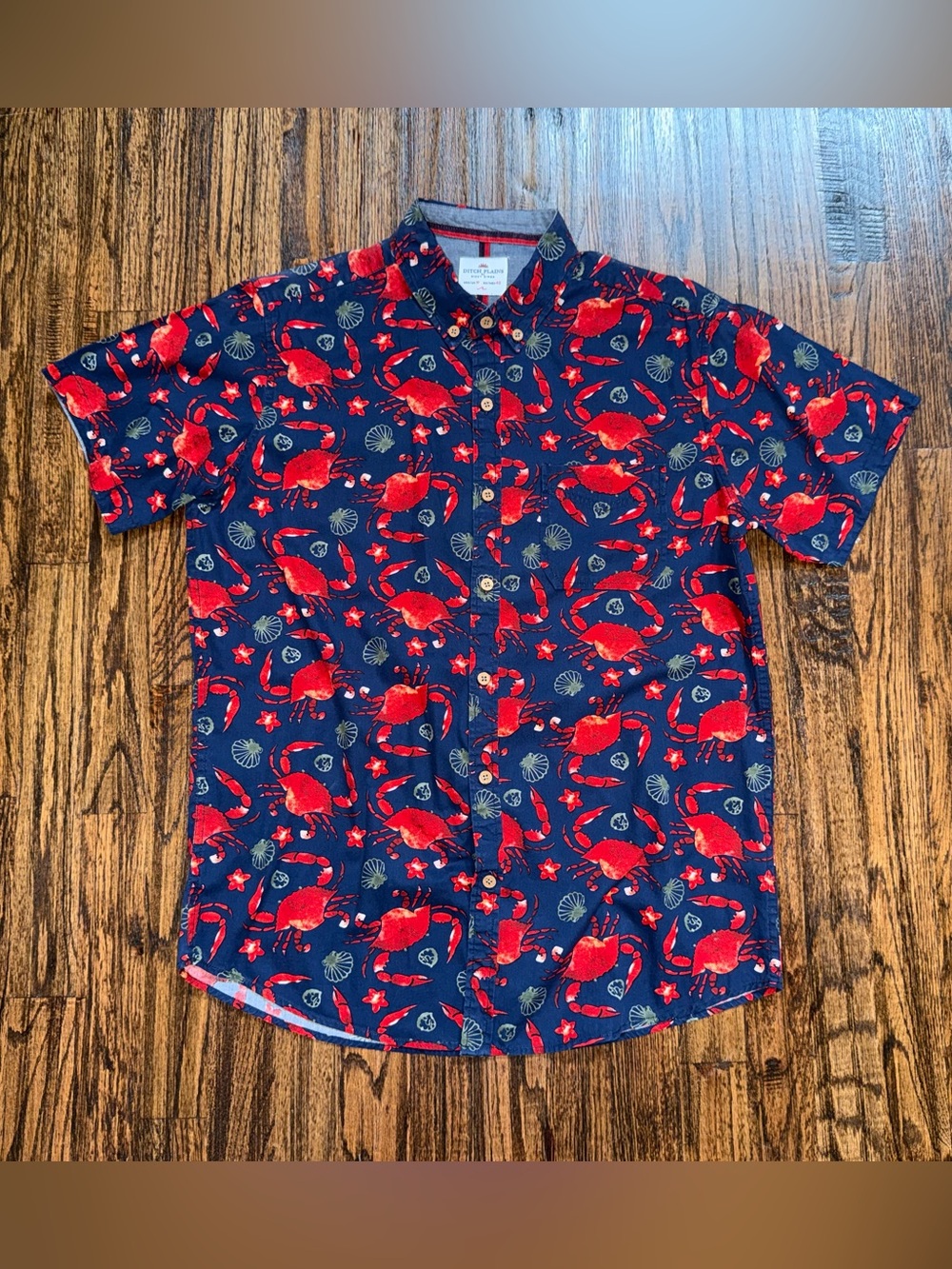 Ditch Plains By Ricky Singh Short Sleeve Button Up Shirt Navy Crab Size Medium